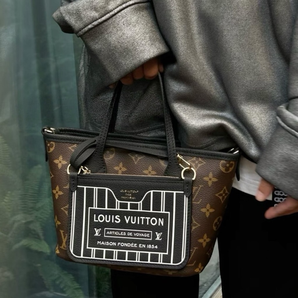 🖤 NEW!  Louis Vuitton Inside Out Pouch/Wristlet